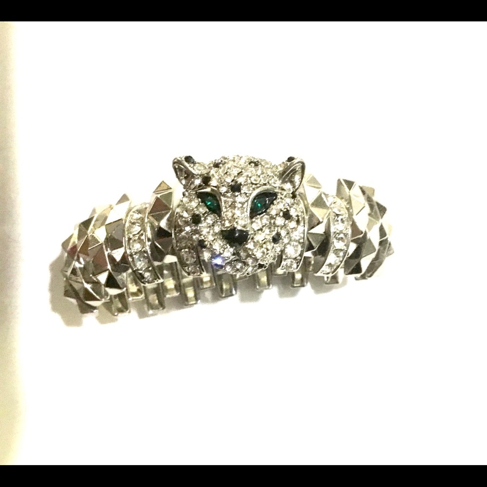 Silver bracelet with green blk crystals